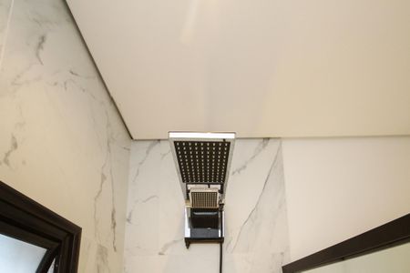 Casa de condomínio para alugar com 381m², 4 quartos e 4 vagas Casa de condomínio para alugar com 381m², 4 quartos e 4 vagasBanheiro Suíte 3