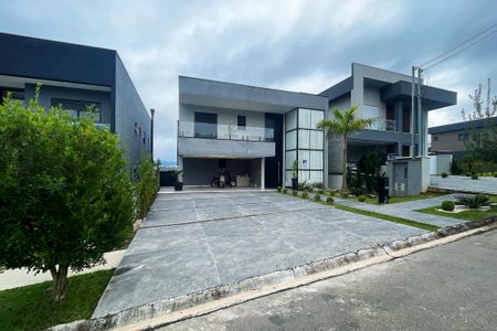 Casa de condomínio para alugar com 381m², 4 quartos e 4 vagas Casa de condomínio para alugar com 381m², 4 quartos e 4 vagasFachada Casa
