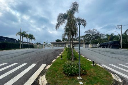 Casa de condomínio para alugar com 381m², 4 quartos e 4 vagas Casa de condomínio para alugar com 381m², 4 quartos e 4 vagasFachada Condomínio