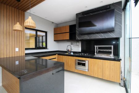 Casa de condomínio para alugar com 381m², 4 quartos e 4 vagas Casa de condomínio para alugar com 381m², 4 quartos e 4 vagasChurrasqueira