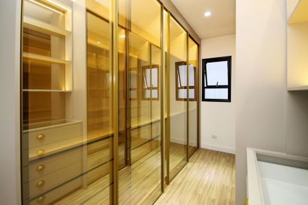 Casa de condomínio para alugar com 381m², 4 quartos e 4 vagas Casa de condomínio para alugar com 381m², 4 quartos e 4 vagasCloset Suíte 1
