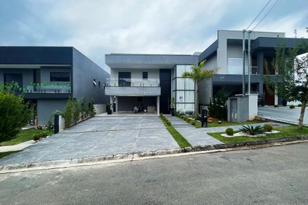 Casa de condomínio para alugar com 381m², 4 quartos e 4 vagas Casa de condomínio para alugar com 381m², 4 quartos e 4 vagasFachada Casa