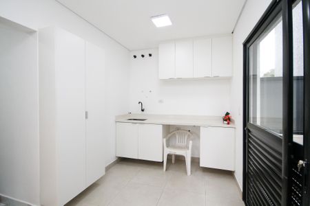 Casa de condomínio para alugar com 381m², 4 quartos e 4 vagas Casa de condomínio para alugar com 381m², 4 quartos e 4 vagasLavanderia