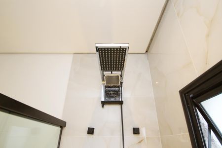 Casa de condomínio para alugar com 381m², 4 quartos e 4 vagas Casa de condomínio para alugar com 381m², 4 quartos e 4 vagasBanheiro Suíte 2