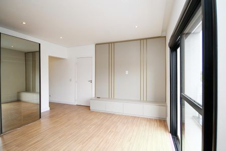 Casa de condomínio para alugar com 381m², 4 quartos e 4 vagas Casa de condomínio para alugar com 381m², 4 quartos e 4 vagasSuíte 1
