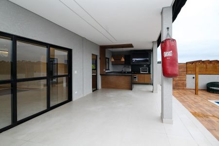 Casa de condomínio para alugar com 381m², 4 quartos e 4 vagas Casa de condomínio para alugar com 381m², 4 quartos e 4 vagasVaranda