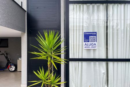 Casa de condomínio para alugar com 381m², 4 quartos e 4 vagas Casa de condomínio para alugar com 381m², 4 quartos e 4 vagasPlaca