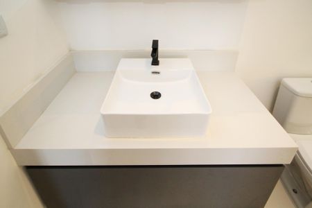 Casa de condomínio para alugar com 381m², 4 quartos e 4 vagas Casa de condomínio para alugar com 381m², 4 quartos e 4 vagasBanheiro Suíte 2