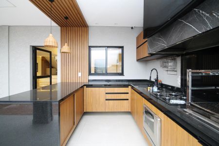 Casa de condomínio para alugar com 381m², 4 quartos e 4 vagas Casa de condomínio para alugar com 381m², 4 quartos e 4 vagasChurrasqueira