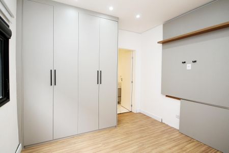 Casa de condomínio para alugar com 381m², 4 quartos e 4 vagas Casa de condomínio para alugar com 381m², 4 quartos e 4 vagasSuíte 3