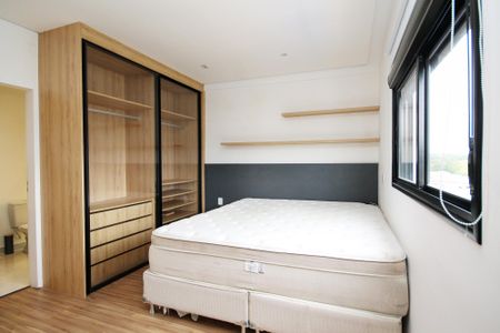 Casa de condomínio para alugar com 381m², 4 quartos e 4 vagas Casa de condomínio para alugar com 381m², 4 quartos e 4 vagasSuíte 2