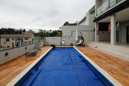 Casa de condomínio para alugar com 381m², 4 quartos e 4 vagas Casa de condomínio para alugar com 381m², 4 quartos e 4 vagasPiscina