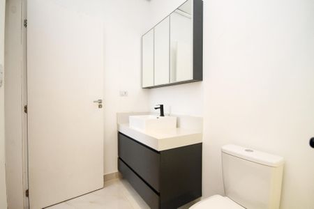 Casa de condomínio para alugar com 381m², 4 quartos e 4 vagas Casa de condomínio para alugar com 381m², 4 quartos e 4 vagasBanheiro Suíte 2