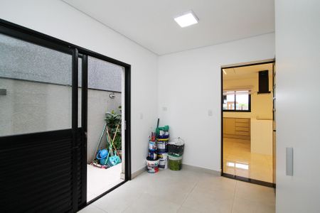 Lavanderia de casa de condomínio para alugar com 4 quartos, 381m² em Parque Dom Henrique, Cotia