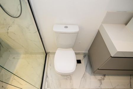 Casa de condomínio para alugar com 381m², 4 quartos e 4 vagas Casa de condomínio para alugar com 381m², 4 quartos e 4 vagasBanheiro Suíte 3