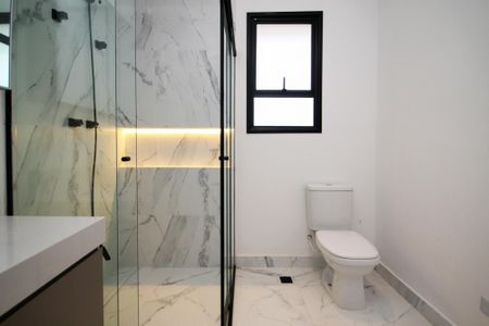 Casa de condomínio para alugar com 381m², 4 quartos e 4 vagas Casa de condomínio para alugar com 381m², 4 quartos e 4 vagasBanheiro Suíte 4