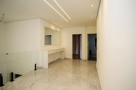 Casa de condomínio para alugar com 381m², 4 quartos e 4 vagas Casa de condomínio para alugar com 381m², 4 quartos e 4 vagasSala Quartos