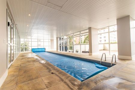 Apartamento à venda com 120m², 3 quartos e 2 vagas Apartamento à venda com 120m², 3 quartos e 2 vagasÁrea comum - Piscina
