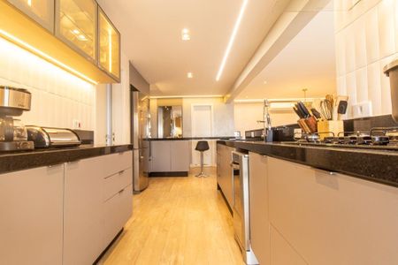 Apartamento à venda com 120m², 3 quartos e 2 vagas Apartamento à venda com 120m², 3 quartos e 2 vagasCozinha
