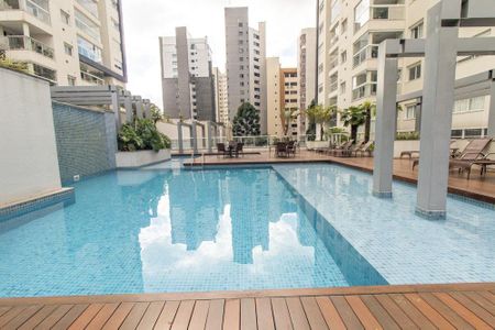 Apartamento à venda com 120m², 3 quartos e 2 vagas Apartamento à venda com 120m², 3 quartos e 2 vagasÁrea comum - Piscina