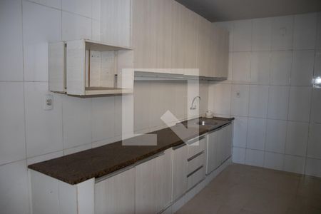 Casa para alugar com 180m², 3 quartos e 3 vagas Casa para alugar com 180m², 3 quartos e 3 vagasCozinha e Área de Serviço