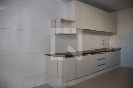 Casa para alugar com 180m², 3 quartos e 3 vagas Casa para alugar com 180m², 3 quartos e 3 vagasCozinha e Área de Serviço