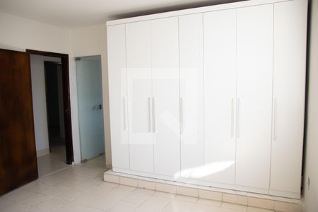 Casa para alugar com 180m², 3 quartos e 3 vagas Casa para alugar com 180m², 3 quartos e 3 vagasSuíte