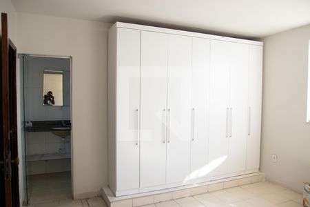 Casa para alugar com 180m², 3 quartos e 3 vagas Casa para alugar com 180m², 3 quartos e 3 vagasSuíte