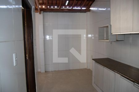 Casa para alugar com 180m², 3 quartos e 3 vagas Casa para alugar com 180m², 3 quartos e 3 vagasCozinha e Área de Serviço