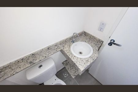 Banheiro de apartamento para alugar com 1 quarto, 28m² em Parque da Vila Prudente, São Paulo