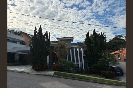 Casa de condomínio à venda com 800m², 4 quartos e 4 vagas Casa de condomínio à venda com 800m², 4 quartos e 4 vagasFachada