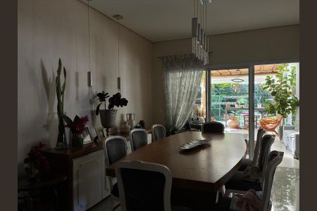 Casa de condomínio à venda com 800m², 4 quartos e 4 vagas Casa de condomínio à venda com 800m², 4 quartos e 4 vagasSala de Jantar