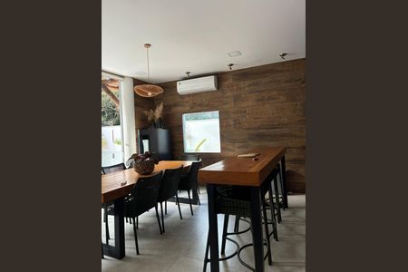 Casa de condomínio à venda com 800m², 4 quartos e 4 vagas Casa de condomínio à venda com 800m², 4 quartos e 4 vagasSala de Jantar