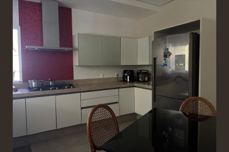 Casa de condomínio à venda com 800m², 4 quartos e 4 vagas Casa de condomínio à venda com 800m², 4 quartos e 4 vagasCozinha