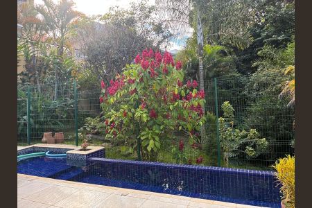 Casa de condomínio à venda com 800m², 4 quartos e 4 vagas Casa de condomínio à venda com 800m², 4 quartos e 4 vagasÁrea externa