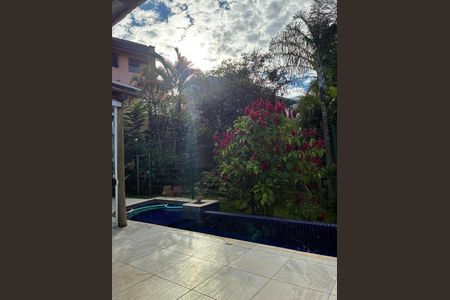 Casa de condomínio à venda com 800m², 4 quartos e 4 vagas Casa de condomínio à venda com 800m², 4 quartos e 4 vagasÁrea externa