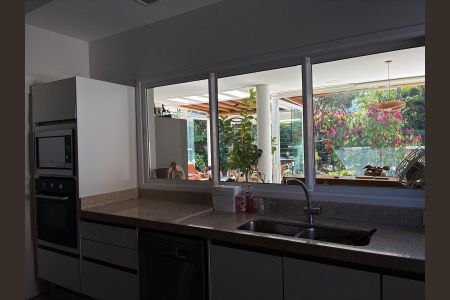 Casa de condomínio à venda com 800m², 4 quartos e 4 vagas Casa de condomínio à venda com 800m², 4 quartos e 4 vagasCozinha