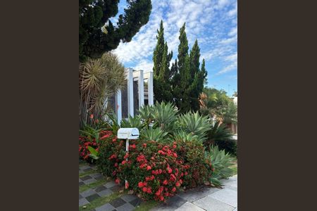 Casa de condomínio à venda com 800m², 4 quartos e 4 vagas Casa de condomínio à venda com 800m², 4 quartos e 4 vagasÁrea externa