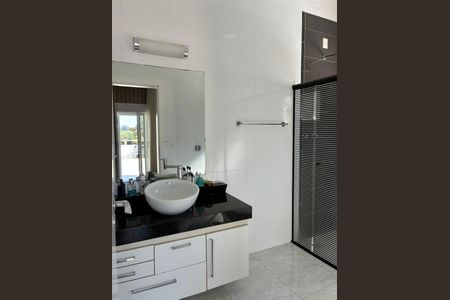 Casa de condomínio à venda com 800m², 4 quartos e 4 vagas Casa de condomínio à venda com 800m², 4 quartos e 4 vagasBanheiro
