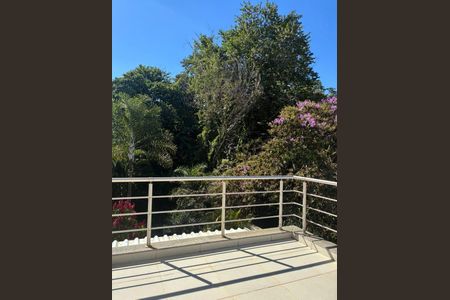 Casa de condomínio à venda com 800m², 4 quartos e 4 vagas Casa de condomínio à venda com 800m², 4 quartos e 4 vagasVista