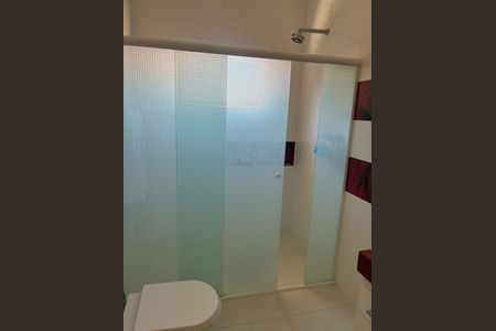 Casa de condomínio à venda com 800m², 4 quartos e 4 vagas Casa de condomínio à venda com 800m², 4 quartos e 4 vagasBanheiro