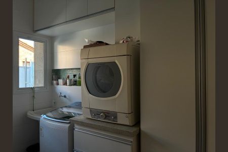 Casa de condomínio à venda com 800m², 4 quartos e 4 vagas Casa de condomínio à venda com 800m², 4 quartos e 4 vagasÁrea de Serviço