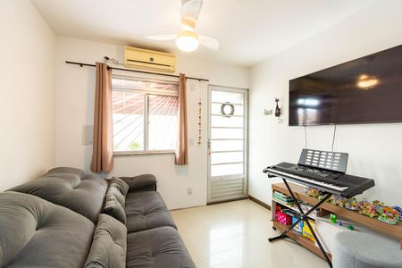 Casa de condomínio à venda com 60m², 2 quartos e 1 vaga