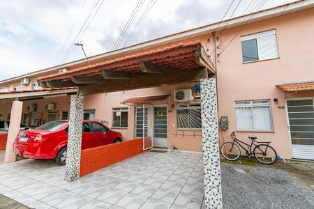 Casa de condomínio à venda com 60m², 2 quartos e 1 vaga