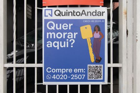 Casa à venda com 116m², 3 quartos e 2 vagas Casa à venda com 116m², 3 quartos e 2 vagasFachada