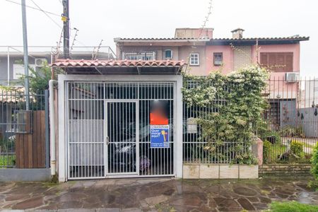 Casa à venda com 116m², 3 quartos e 2 vagas Casa à venda com 116m², 3 quartos e 2 vagasFachada