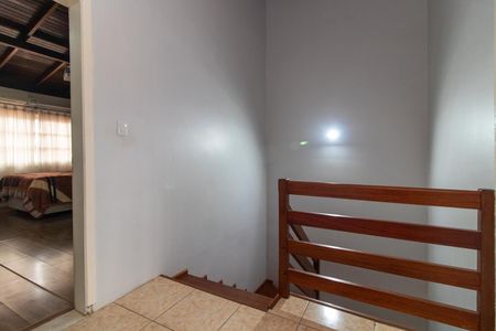 Casa à venda com 116m², 3 quartos e 2 vagas Casa à venda com 116m², 3 quartos e 2 vagasEscada