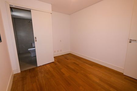 Apartamento à venda com 183m², 4 quartos e 4 vagasSuíte 1