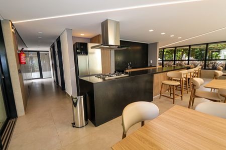 Apartamento à venda com 183m², 4 quartos e 4 vagasÁrea comum - Salão de festas