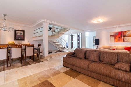 Casa à venda com 670m², 5 quartos e 6 vagas